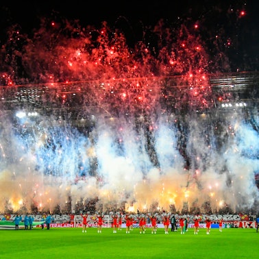 Vor dem Pokalspiel am Mittwochabend brannten die FC-Fans auf der Südtribüne ein gewaltiges Feuerwerk ab.