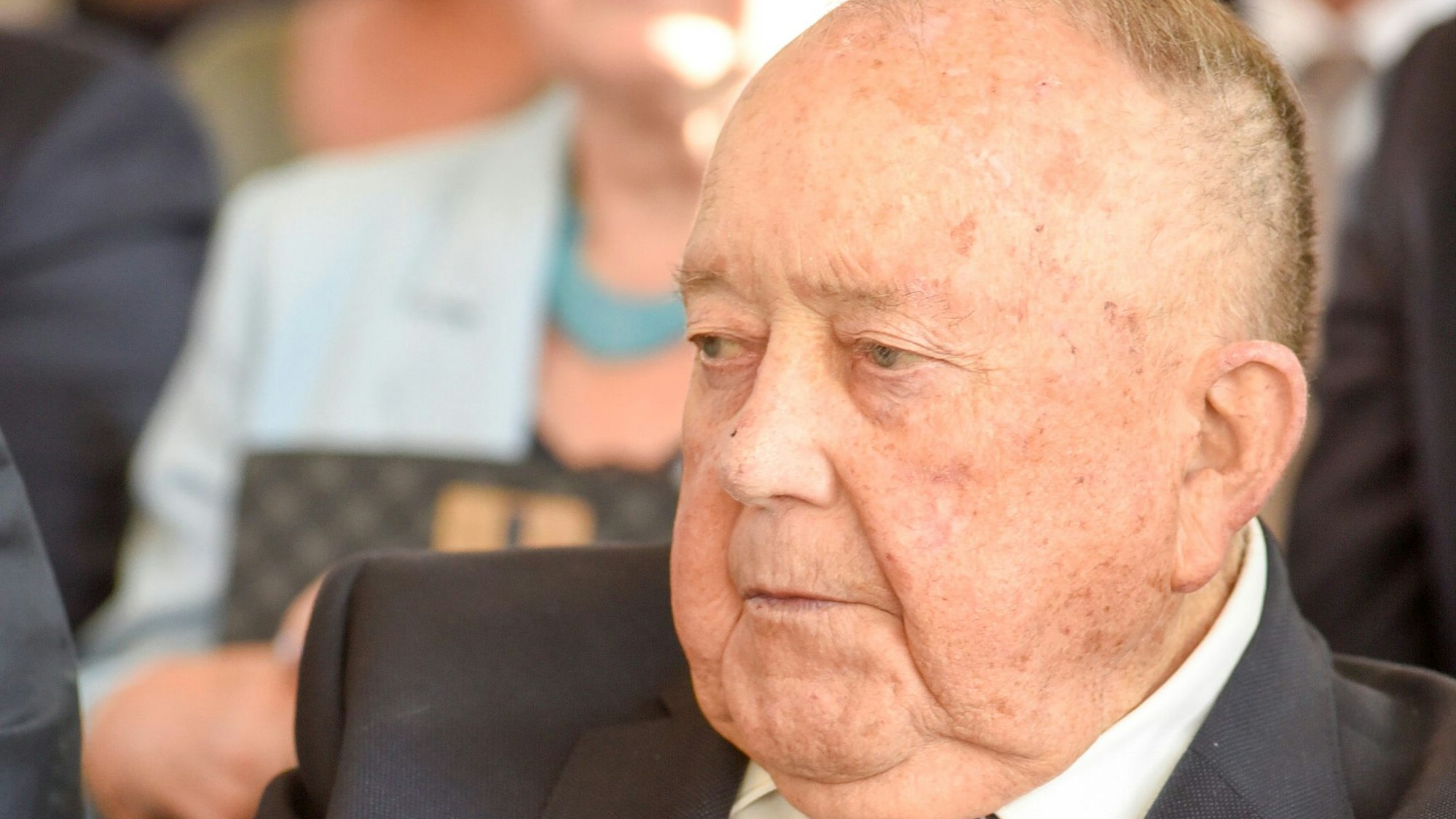 Eine der letzten Aufnahmen bei einem seiner öffentliche Auftritte: Bernhard Worms war zur Feierstunde anlässlich des Tags der Deutschen Einheit gekommen.