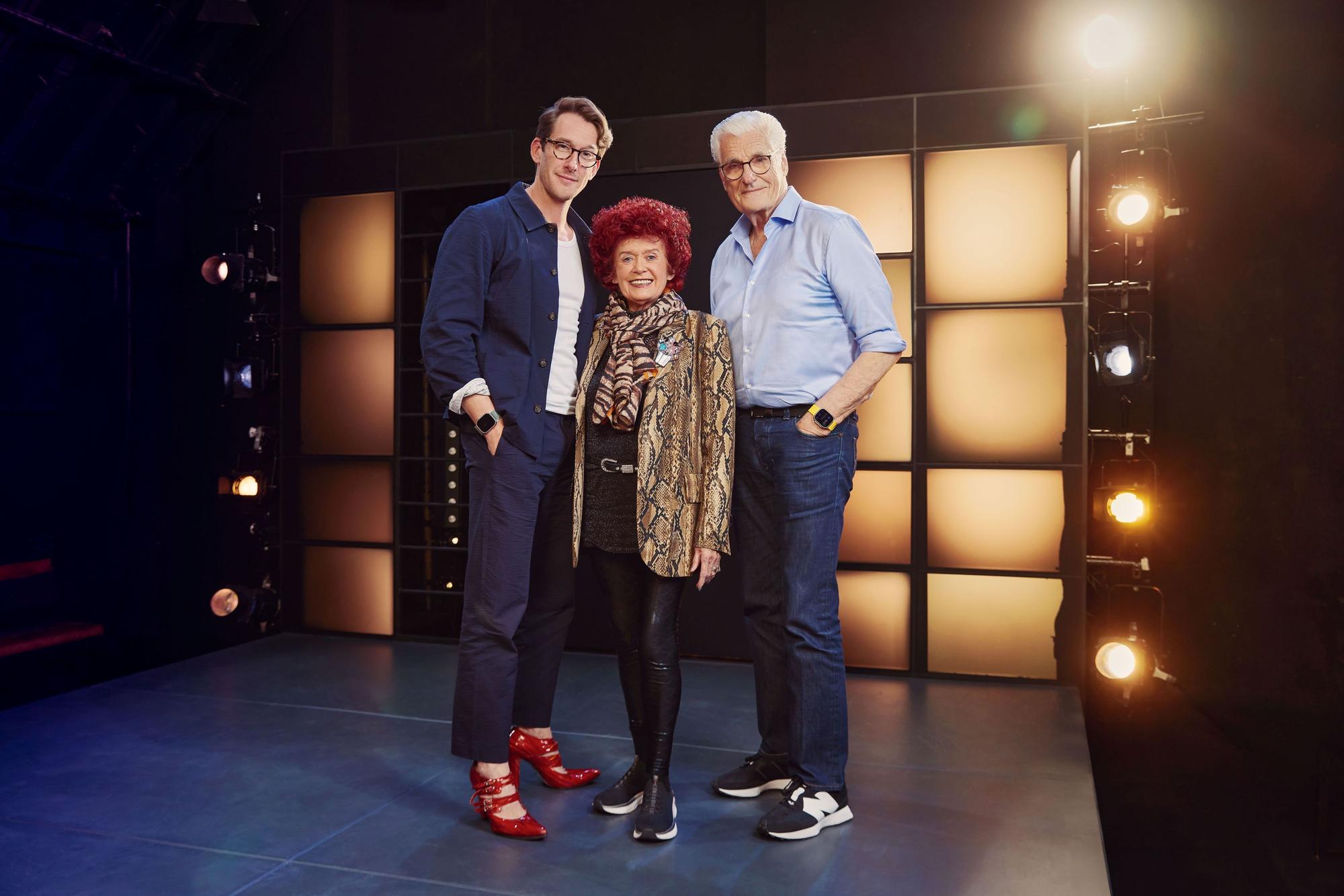 Frank'n'Furter-Darsteller Oliver Savile, Patricia Quinn, Originaldarstellerin der Magenta und Sky du Mont, der in den deutschen Vorstellungen der „Rocky Horror Show“ den Erzähler gibt im Theatre Upstairs des Royal Court Theatres in London.