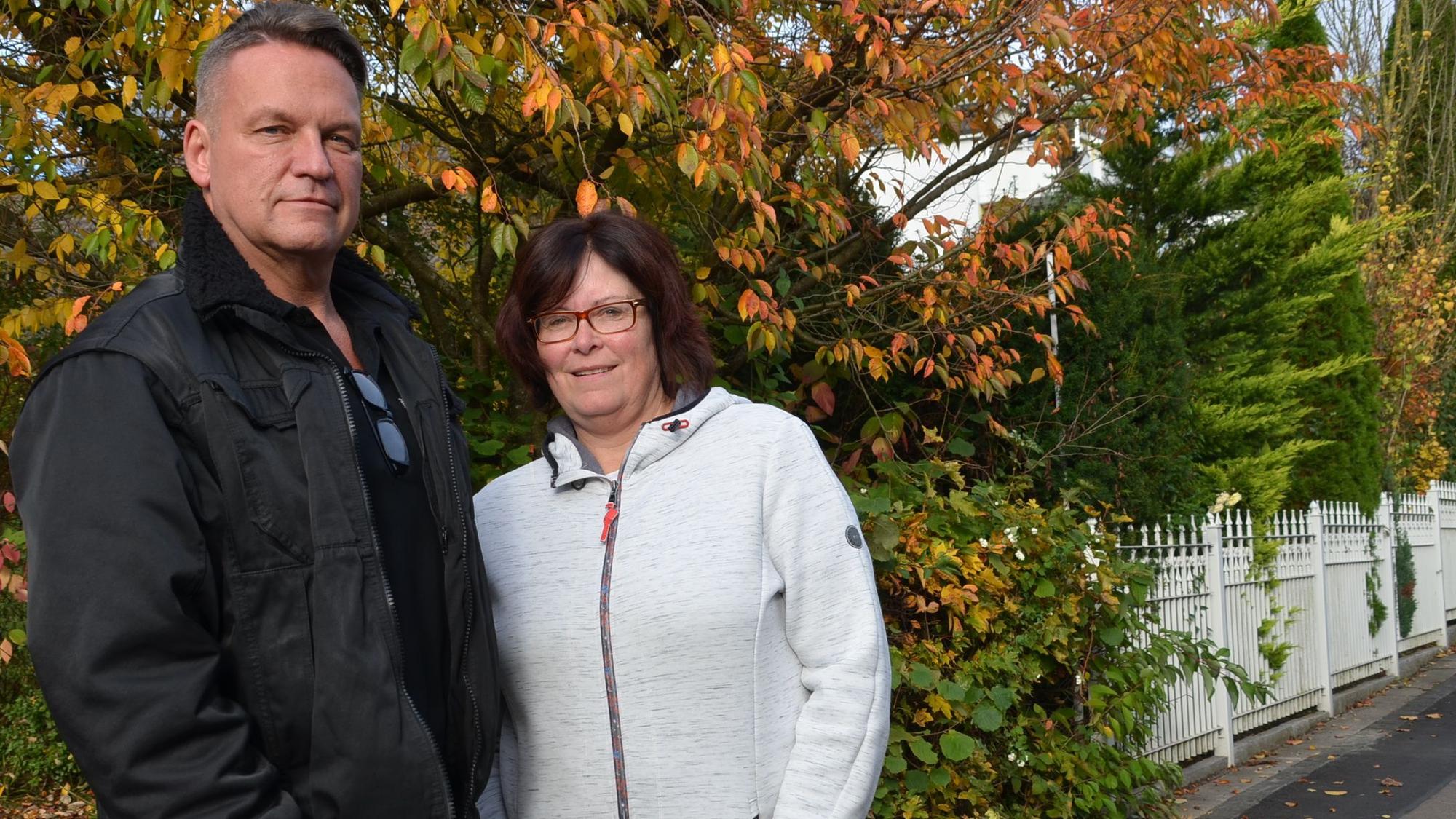 Nach einem Antrag von Christina Simon und Stefan Monreal wird in Waldbröl die Dechant-Wolter-Straße umbenannt. Der Pfarrer Emmerich Wolter soll zu den fünf Geistlichen gehören, die sich in Waldbröl an Kindern und Jugendlichen sexuell vergangen haben.