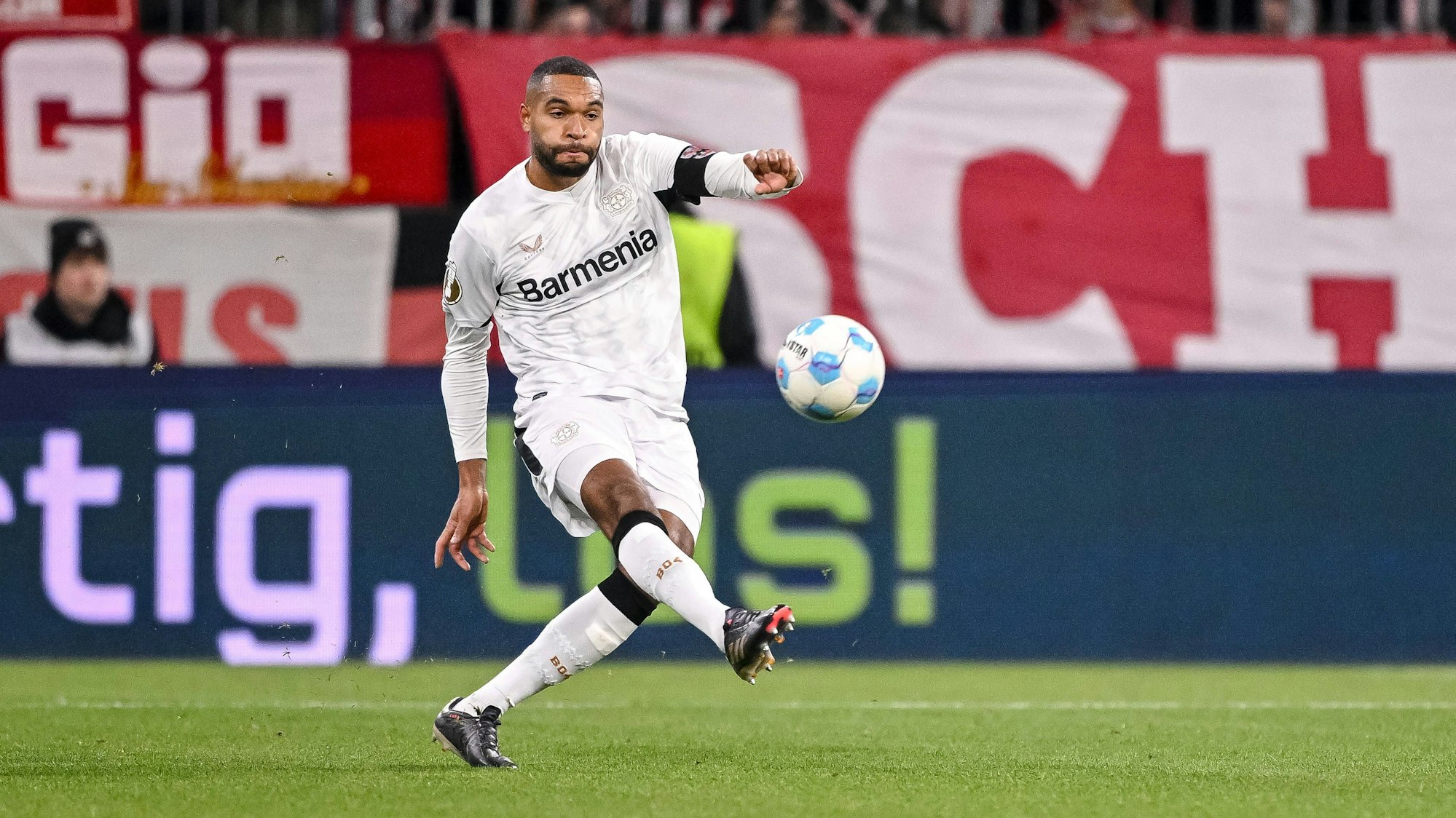 Jonathan Tah beim Pokal-Achtelfinale gegen den FC Bayern