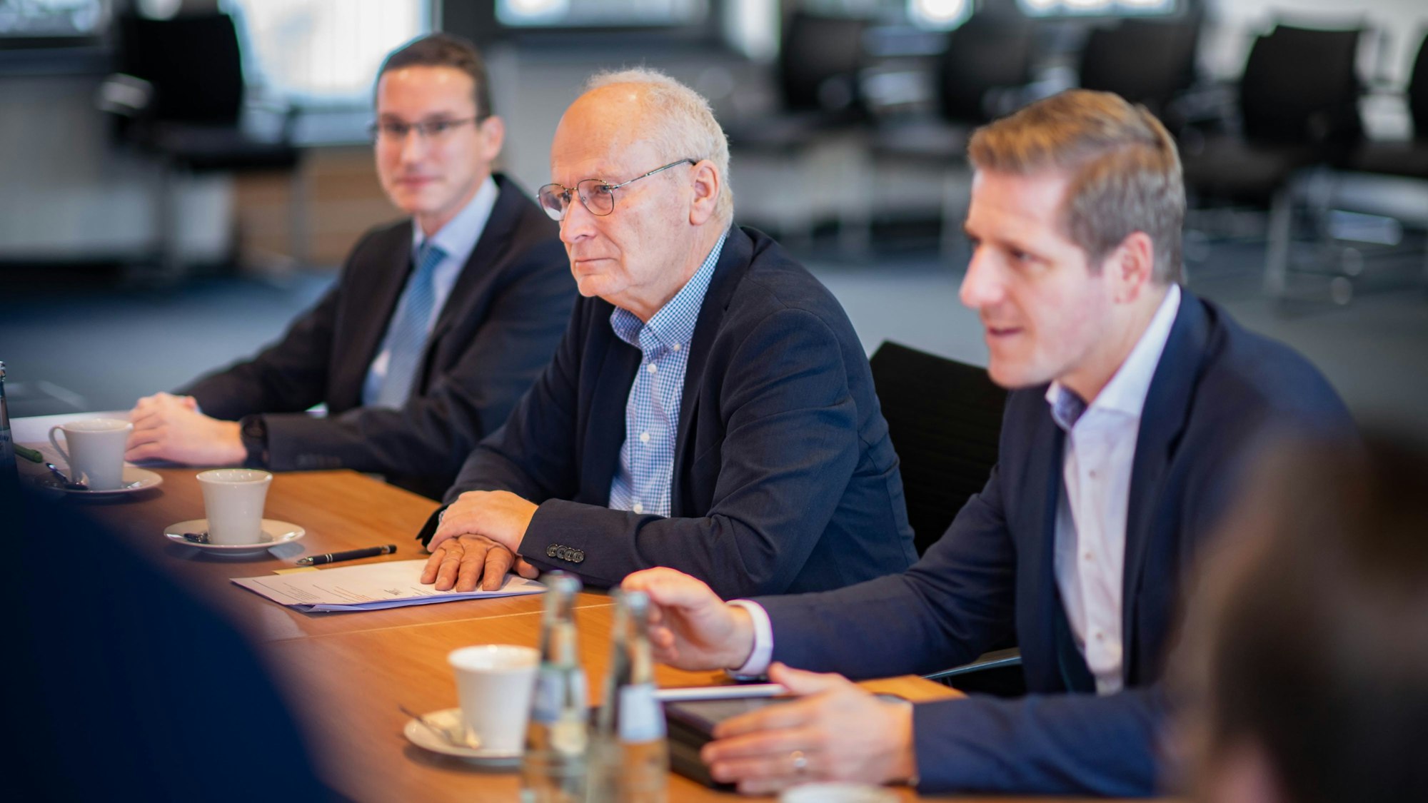 Auf dem Bild sind Dr. Marcel Frank, Geschäftsführer der RVK, Dr. Hans-Peter Schick, Bürgermeister von Mechernich, und Landrat Markus Ramers zu sehen.