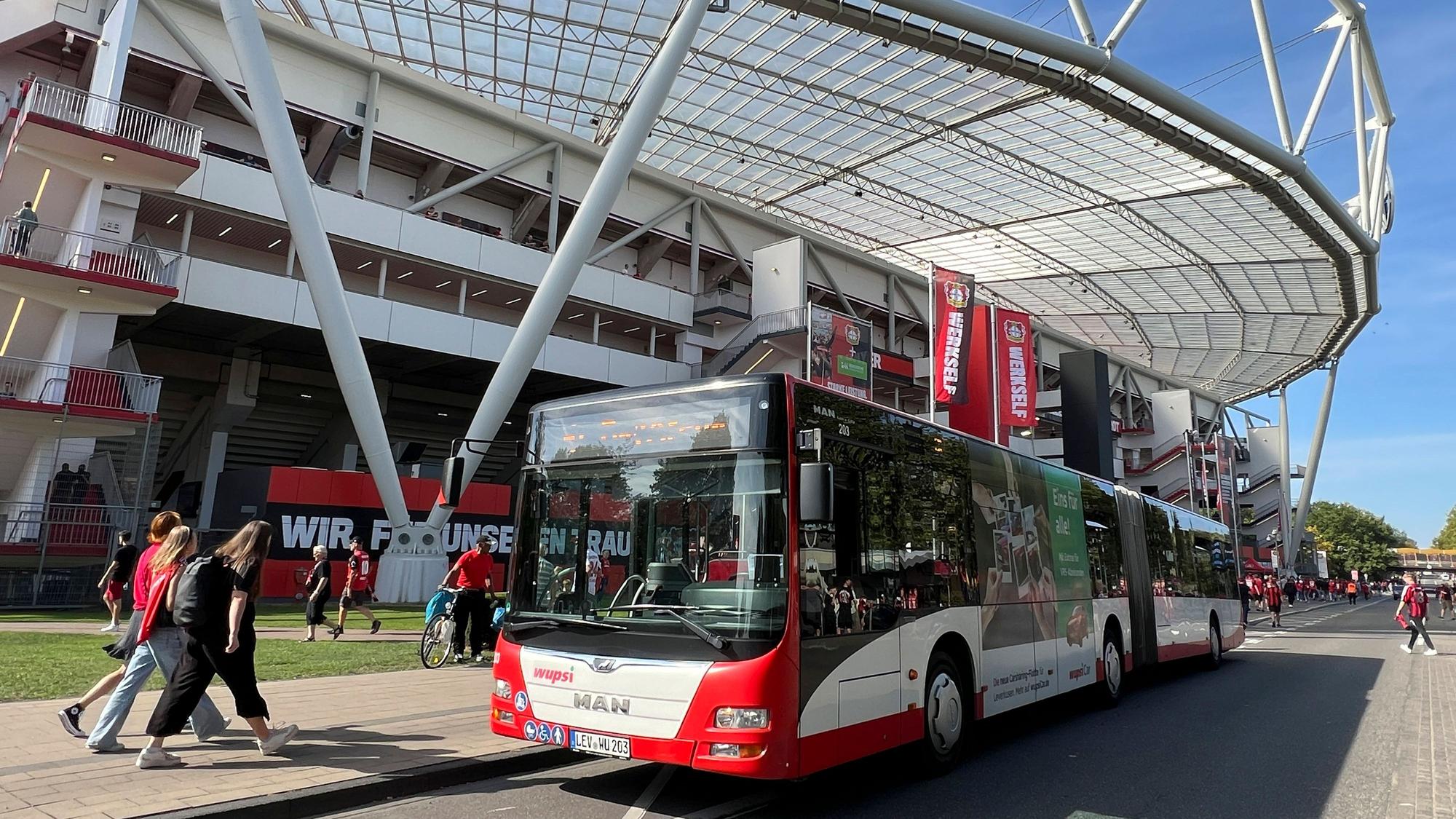 Fans können vor dem Bayer-04-Heimspiel für die Tafel spenden.