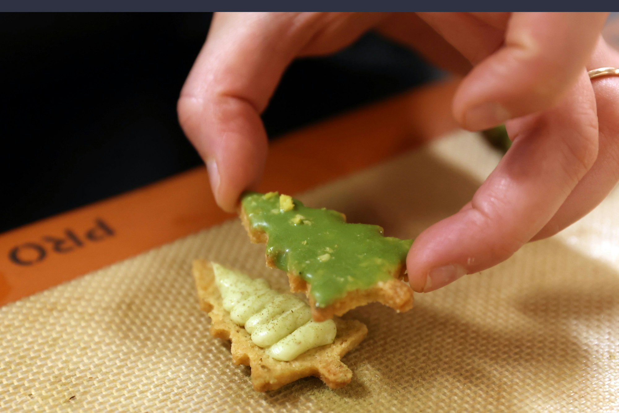 05.12.2024
Köln: 
Weihnachtsplätzchen backen mit Deutschlands bester Patissiere  Anne Kern
Foto: Martina Goyert