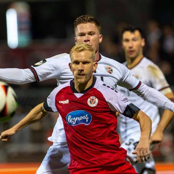 Köln, Deutschland 22. Oktober 2024: 3 . Liga - 2024/2025 - Viktoria Köln vs. FC Ingolstadt 04 Im Bild: v. li. im Zweikampf Bryan Henning Viktoria Koeln und Sebastian Grönning / Groenning FCI /// DFB regulations prohibit any use of photographs as image sequences and/or quasi-video /// Sportpark Höhenberg Nordrhein Westfalen *** Cologne, Germany 22 October 2024 3 Liga 2024 2025 Viktoria Köln vs FC Ingolstadt 04 In the picture from left in a duel Bryan Henning Viktoria Koeln and Sebastian Grönning Groenning FCI DFB regulations prohibit any use of photographs as image sequences and or quasi video Sportpark Höhenberg Nordrhein Westfalen Copyright: xFotostandx/xSchäferx