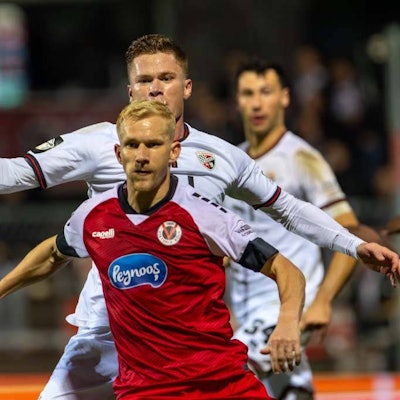 Köln, Deutschland 22. Oktober 2024: 3 . Liga - 2024/2025 - Viktoria Köln vs. FC Ingolstadt 04 Im Bild: v. li. im Zweikampf Bryan Henning Viktoria Koeln und Sebastian Grönning / Groenning FCI /// DFB regulations prohibit any use of photographs as image sequences and/or quasi-video /// Sportpark Höhenberg Nordrhein Westfalen *** Cologne, Germany 22 October 2024 3 Liga 2024 2025 Viktoria Köln vs FC Ingolstadt 04 In the picture from left in a duel Bryan Henning Viktoria Koeln and Sebastian Grönning Groenning FCI DFB regulations prohibit any use of photographs as image sequences and or quasi video Sportpark Höhenberg Nordrhein Westfalen Copyright: xFotostandx/xSchäferx