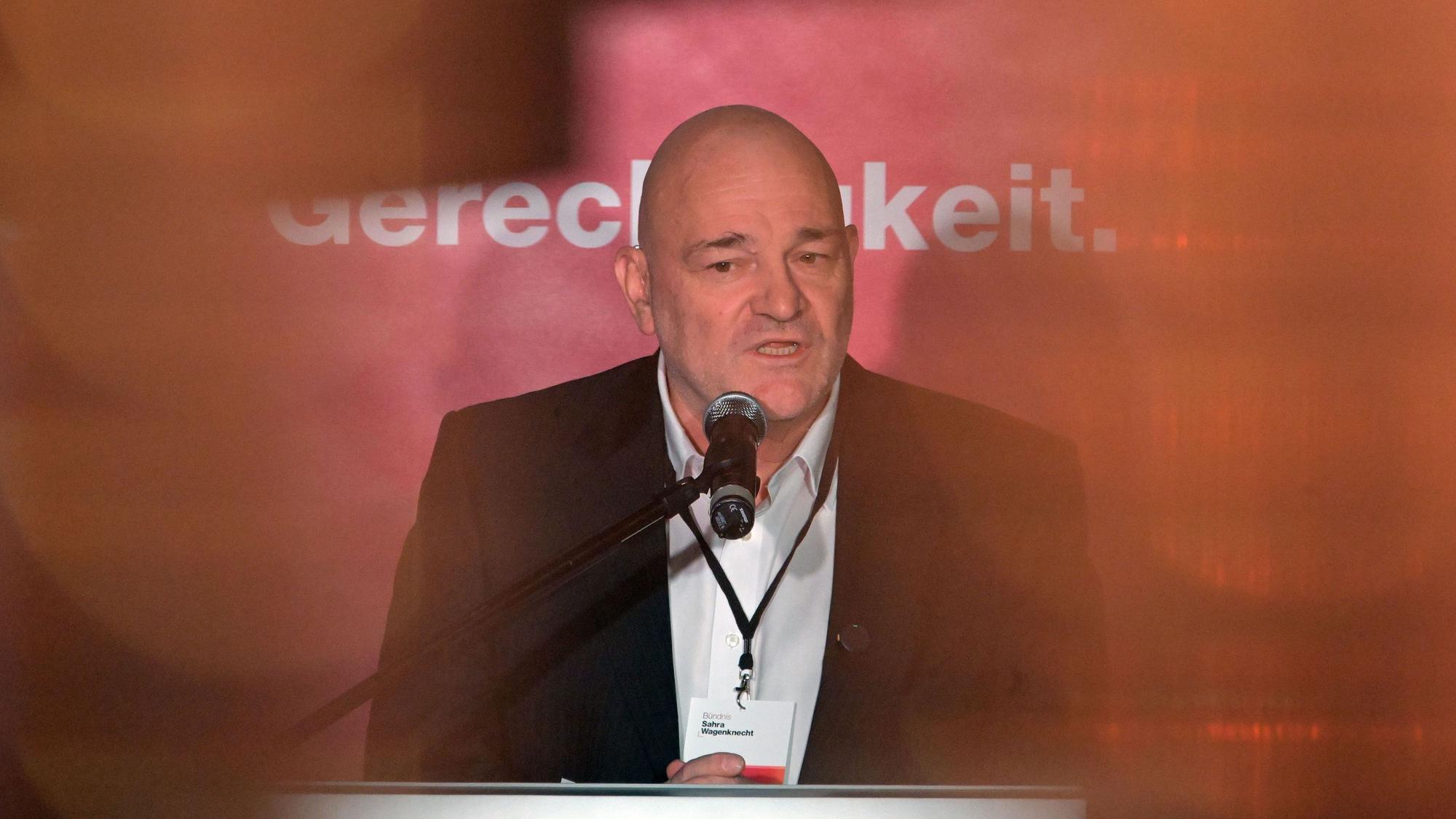06.12.2024, Brandenburg, Potsdam: Robert Crumbach (BSW), Fraktionsvorsitzender in Brandenburg, spricht beim Parteitag des BSW.