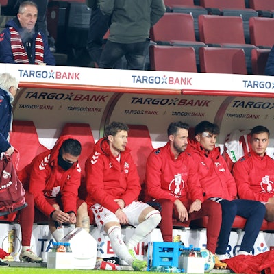 1. FC Köln vs. Hertha BSC Berlin, DFB-Pokal, 3. Runde, Achtelfinale, 04.12.2024, 18.00 Uhr, sitzend von links: Leart pacarada, Florian kainz, Mark Uth, Julian Pauli, Marvin Obuz (1. FC Köln), Bild: Herbert Bucco