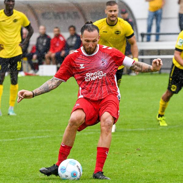 Marco Höger FC Köln II, 37 beim Strafstoß, Aktion, Action, Spielszene, 27.07.2024, Jülich Deutschland, Fussball, Regionalloga West, FC Eintracht Hohkeppel - 1. FC Köln II *** Marco Höger FC Köln II, 37 on penalty kick, Action, Action, Game scene, 27 07 2024, Jülich Germany , Soccer, Regionalloga West, FC Eintracht Hohkeppel 1 FC Köln II xmhx
