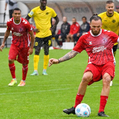 Marco Höger FC Köln II, 37 beim Strafstoß, Aktion, Action, Spielszene, 27.07.2024, Jülich Deutschland, Fussball, Regionalloga West, FC Eintracht Hohkeppel - 1. FC Köln II *** Marco Höger FC Köln II, 37 on penalty kick, Action, Action, Game scene, 27 07 2024, Jülich Germany , Soccer, Regionalloga West, FC Eintracht Hohkeppel 1 FC Köln II xmhx