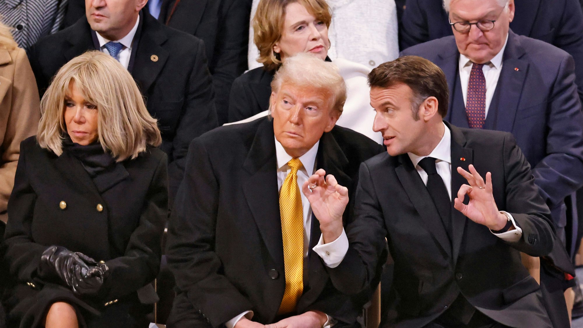 Der französische Präsident Emmanuel Macron und der designierte US-Präsident Donald Trump am Rande der Wiedereröffnung der Pariser Kathedrale Notre Dame.