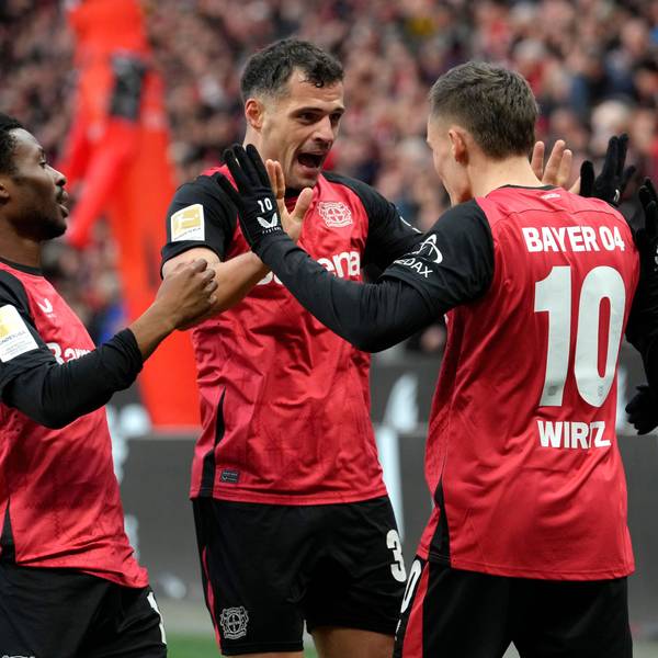 Leverkusen's Florian Wirtz, center right, celebrates with his teammates after scoring the first goal during the German Bundesliga soccer match between Bayer Leverkusen and St. Pauli at the BayArena in Leverkusen, Germany, Saturday, Dec. 7, 2024. (AP Photo/Martin Meissner)