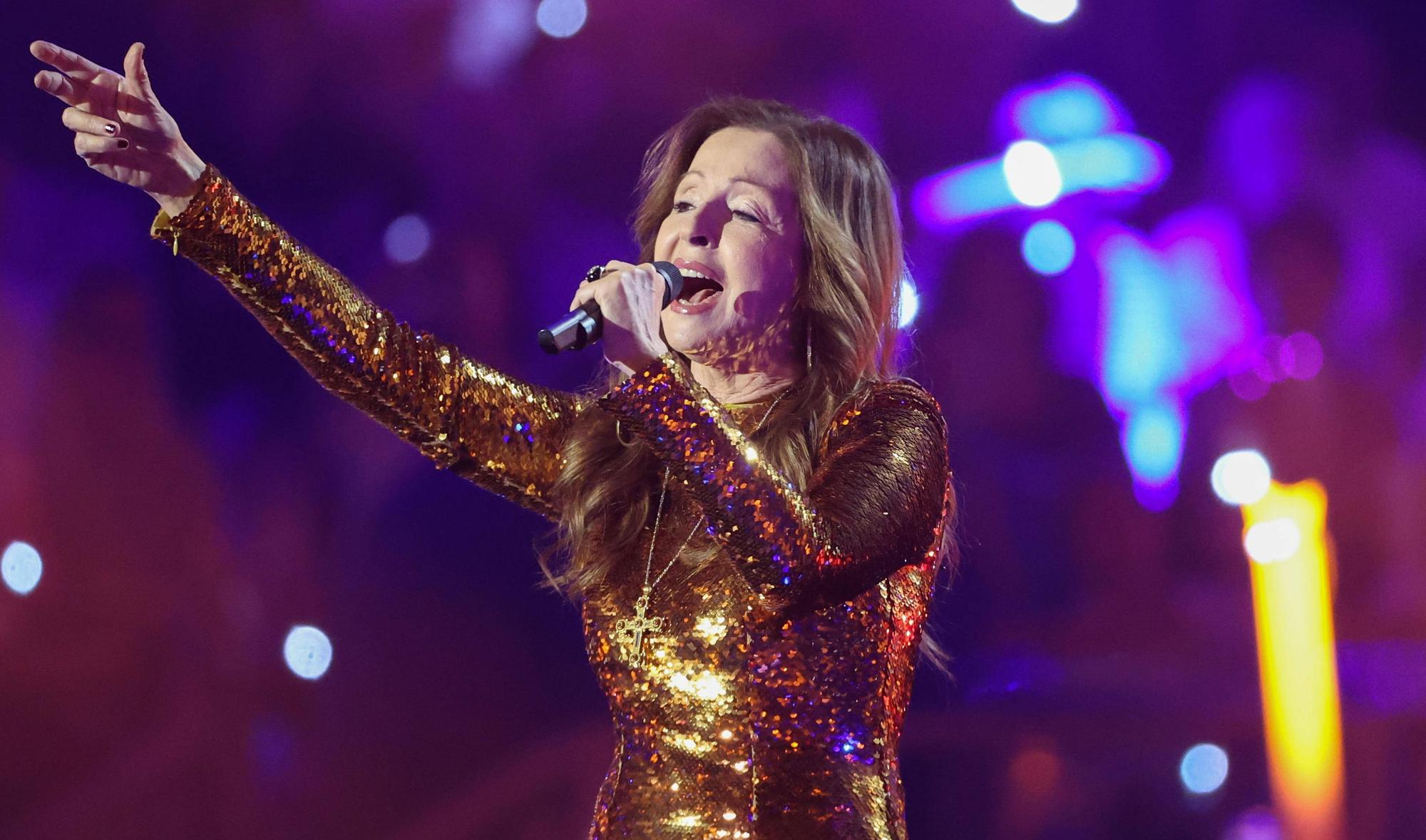 Vicky Leandros bei einem Konzert.