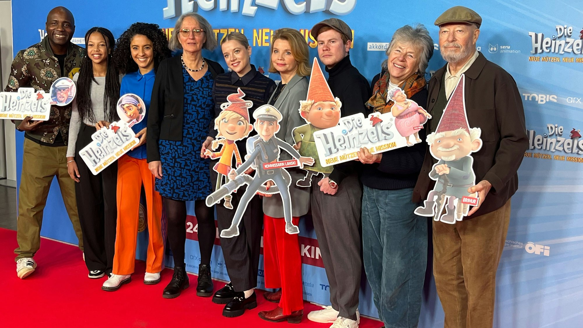 Die Synchronsprecher des zweiten Teil von "Die Heinzels" zusammen mit der Regisseurin Ute von Münchow-Pohl (4. v. l.)