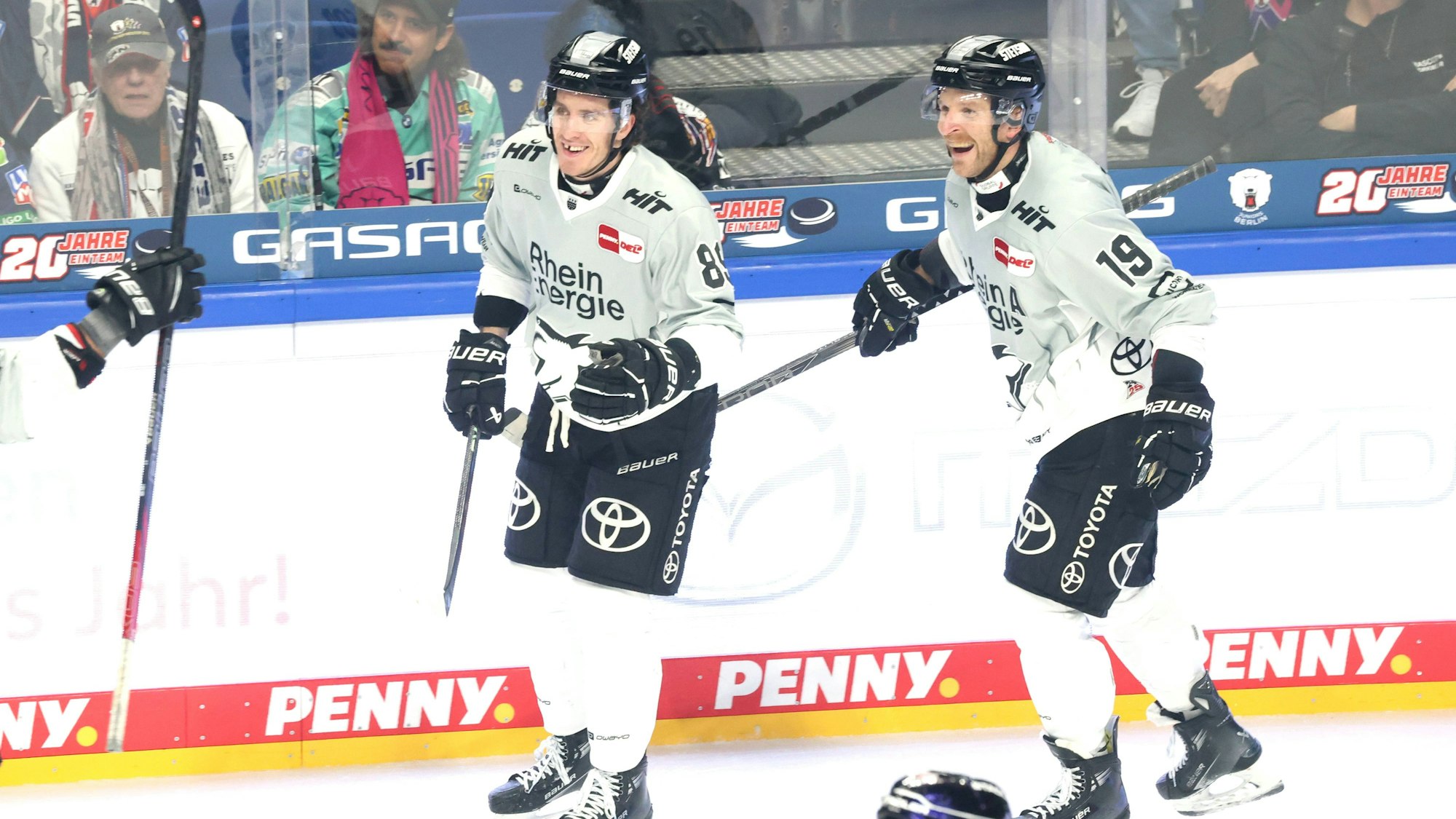 Gregor Maccleod und Frederik Storm von den Kölner Haien.