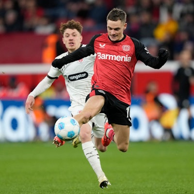 Leverkusen's Florian Wirtz, right, controls the ball by St. Pauli's Philipp Treu during the German Bundesliga soccer match between Bayer Leverkusen and St. Pauli at the BayArena in Leverkusen, Germany, Saturday, Dec. 7, 2024. (AP Photo/Martin Meissner)