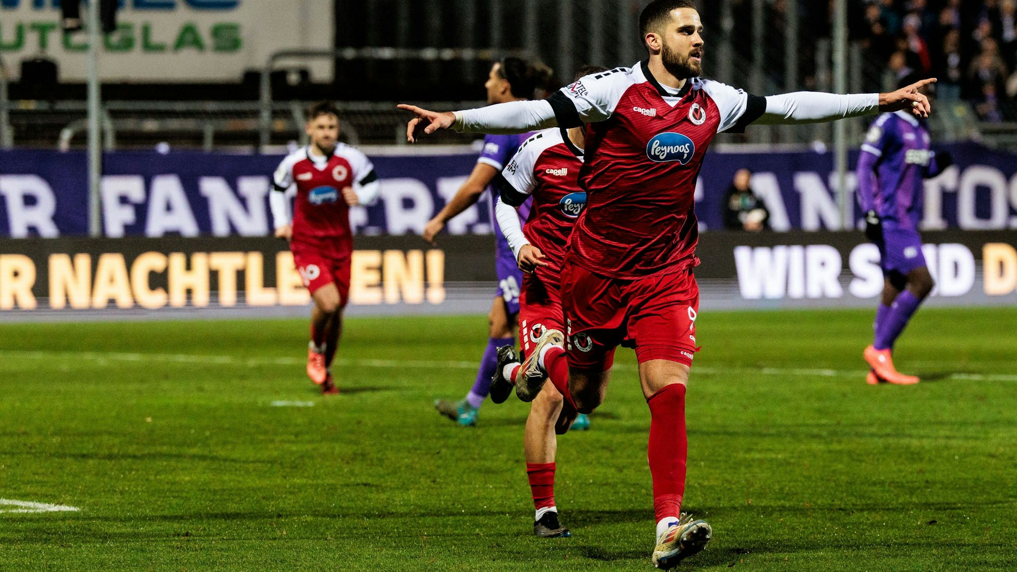 3. Liga: Viktoria Köln - VfL Osnabrück 08.12.2024 Jubel zum 1:0 nach Elfmeter durch Lex Tyger Lobinger Viktoria Köln, 9 3. Liga: Viktoria Köln - VfL Osnabrück, Köln, Sportpark Höhenberg am 08.12.2024 DFB REGULATIONS PROHIBIT ANY USE OF PHOTOGRAPHS AS IMAGE SEQUENCES AND/OR QUASI-VIDEO. *** 3 Liga Viktoria Köln VfL Osnabrück 08 12 2024 Cheering for 1 0 after penalty by Lex Tyger Lobinger Viktoria Köln, 9 3 Liga Viktoria Köln VfL Osnabrück, Köln, Sportpark Höhenberg am 08 12 2024 DFB REGULATIONS PROHIBIT ANY USE OF PHOTOGRAPHS AS IMAGE SEQUENCES AND OR QUASI VIDEO Copyright: xBEAUTIFULxSPORTS/Wunderlx