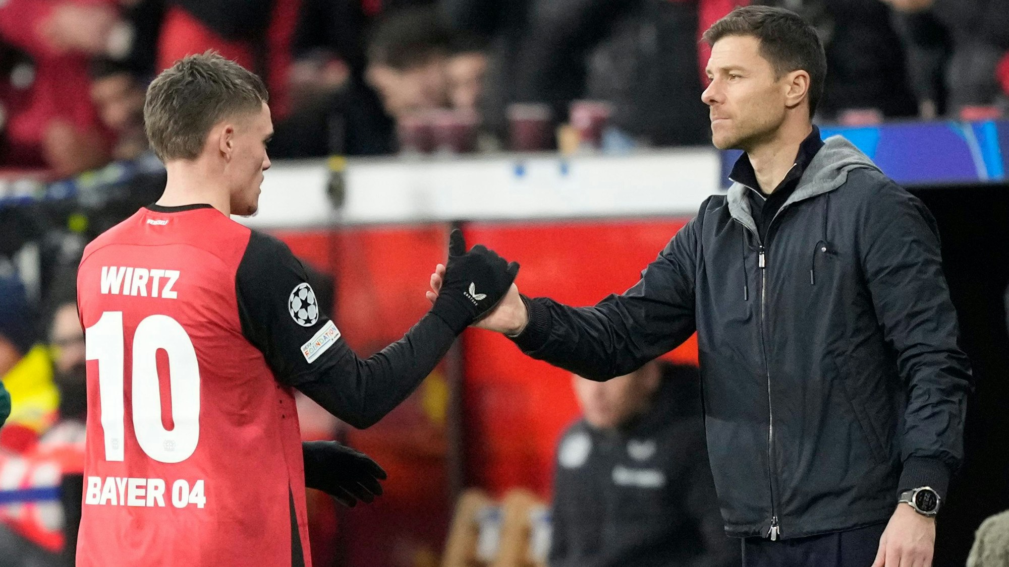 Leverkusen-Coach Xabi Alonso und sein Superstar Florian Wirtz sind in der Champions League mit der Werkself auf Kurs.