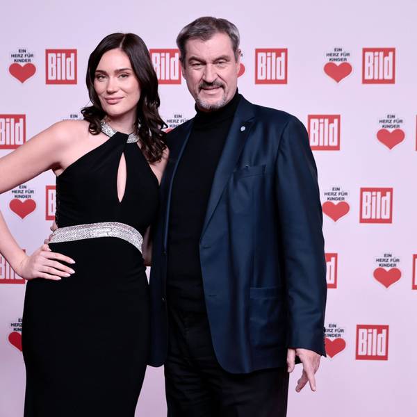Markus Söder (CSU), Ministerpräsident von Bayern, und Tochter Gloria-Sophie Burkandt bei der Spendengala "Ein Herz für Kinder". (Archivbild)