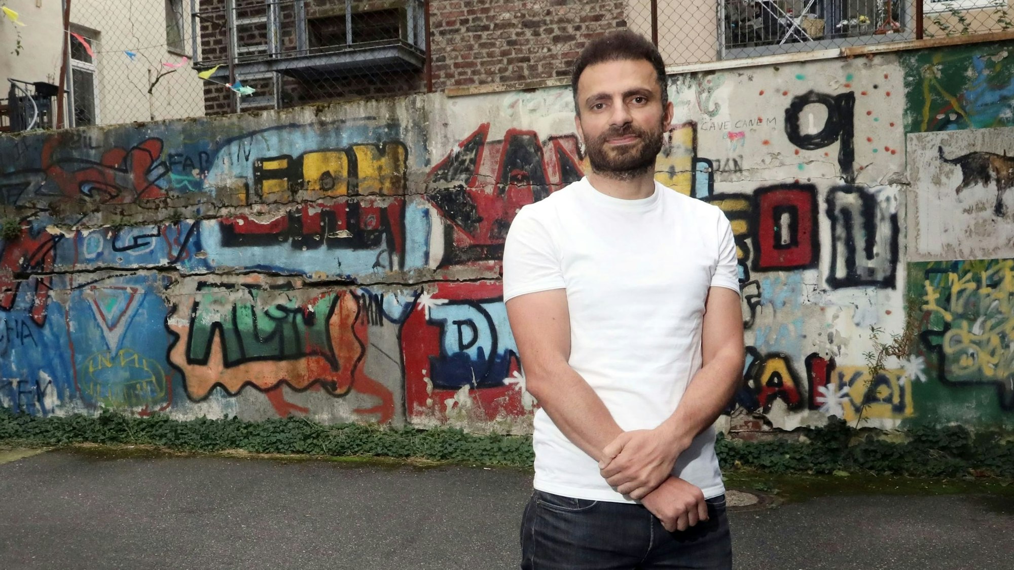 Schon 2011 hat Alaa Alshibli Syrien verlassen. Inzwischen lebt er in Köln. Und ist überrascht, was am Wochenende in seiner Heimat passiert ist.