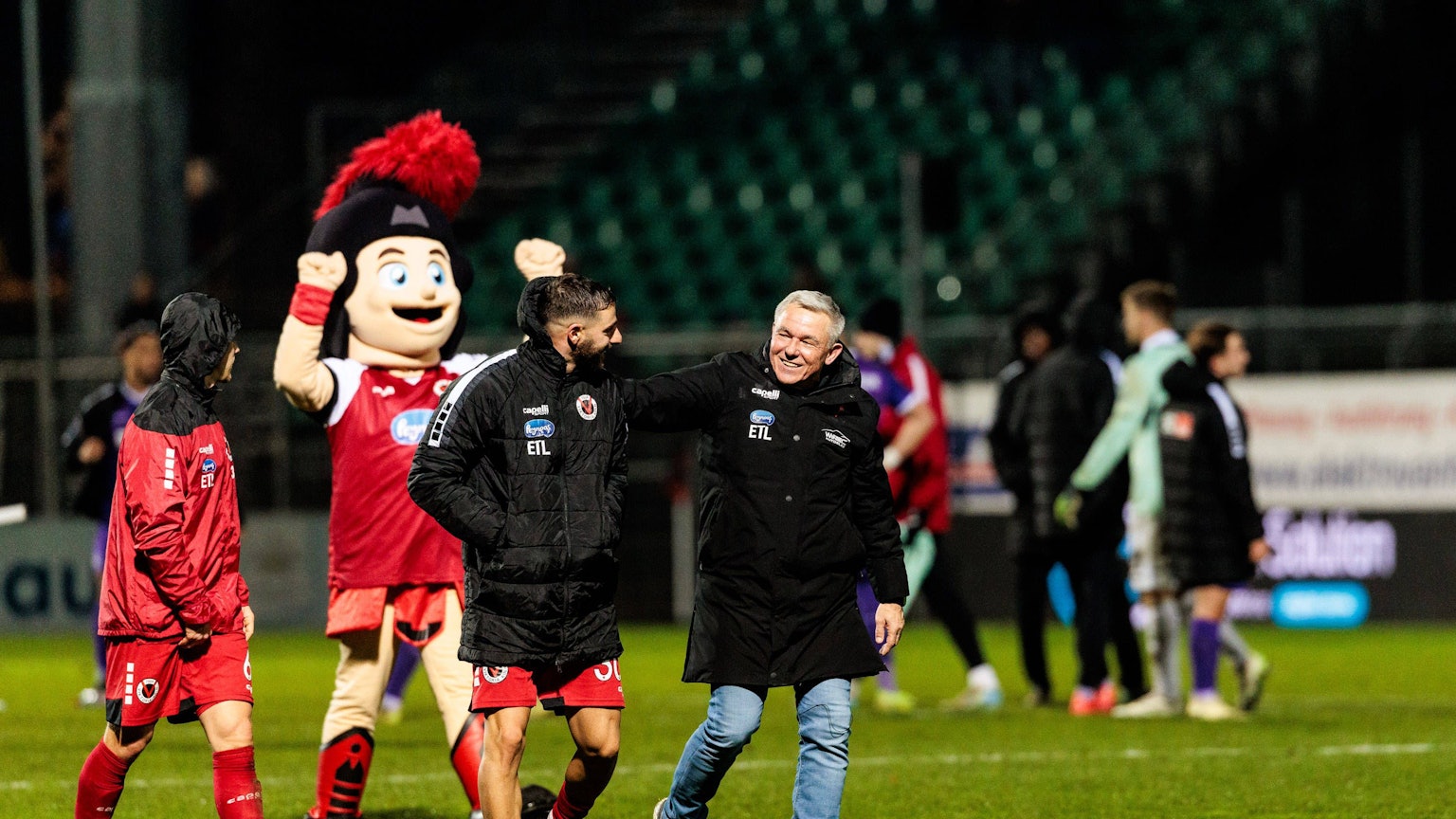 3. Liga: Viktoria Köln - VfL Osnabrück 08.12.2024 Serhat Semih Güler Viktoria Köln, 30 mit Olaf Janßen Trainer Viktoria Köln nach dem Spiel 3. Liga: Viktoria Köln - VfL Osnabrück, Köln, Sportpark Höhenberg am 08.12.2024 DFB REGULATIONS PROHIBIT ANY USE OF PHOTOGRAPHS AS IMAGE SEQUENCES AND/OR QUASI-VIDEO. *** 3 Liga Viktoria Köln VfL Osnabrück 08 12 2024 Serhat Semih Güler Viktoria Köln, 30 with Olaf Janßen Coach Viktoria Köln after the match 3 Liga Viktoria Köln VfL Osnabrück, Köln, Sportpark Höhenberg on 08 12 2024 DFB REGULATIONS PROHIBIT ANY USE OF PHOTOGRAPHS AS IMAGE SEQUENCES AND OR QUASI VIDEO Copyright: xBEAUTIFULxSPORTS/Wunderlx