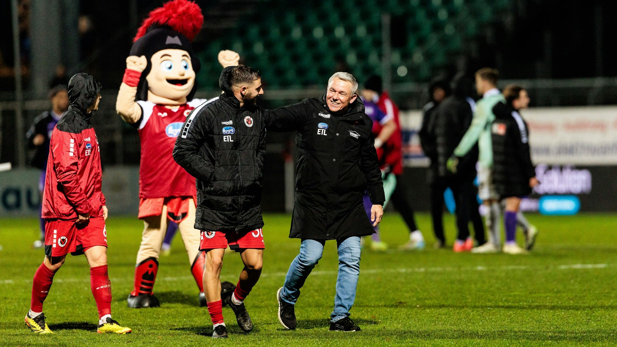 3. Liga: Viktoria Köln - VfL Osnabrück 08.12.2024 Serhat Semih Güler Viktoria Köln, 30 mit Olaf Janßen Trainer Viktoria Köln nach dem Spiel 3. Liga: Viktoria Köln - VfL Osnabrück, Köln, Sportpark Höhenberg am 08.12.2024 DFB REGULATIONS PROHIBIT ANY USE OF PHOTOGRAPHS AS IMAGE SEQUENCES AND/OR QUASI-VIDEO. *** 3 Liga Viktoria Köln VfL Osnabrück 08 12 2024 Serhat Semih Güler Viktoria Köln, 30 with Olaf Janßen Coach Viktoria Köln after the match 3 Liga Viktoria Köln VfL Osnabrück, Köln, Sportpark Höhenberg on 08 12 2024 DFB REGULATIONS PROHIBIT ANY USE OF PHOTOGRAPHS AS IMAGE SEQUENCES AND OR QUASI VIDEO Copyright: xBEAUTIFULxSPORTS/Wunderlx