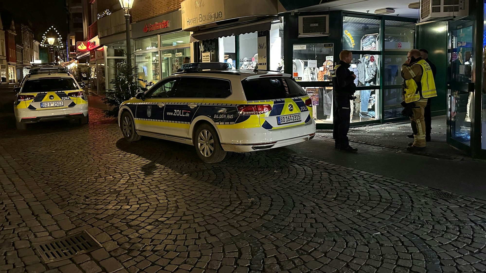 Der Zoll hat eine Shishabar an der Holzgasse in Siegburg kontrolliert.