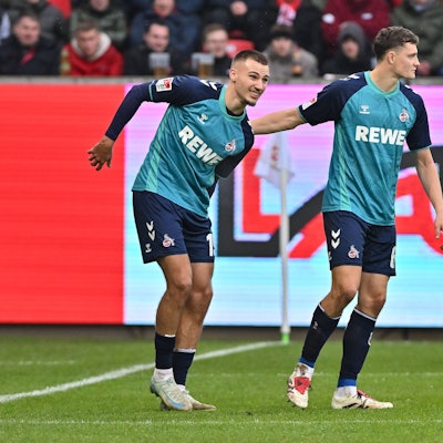 2. Bundesliga SSV Jahn Regensburg - 1. FC Köln 08.12.2024 Torschuetez zum 0-1 Tim LEMPERLE 1. FC Koeln 19 muss nach seinem Treffer verletzt ausgewechselt werden / Jubel / Happy / Verletzung / Auswechslung / 2. Bundesliga: SSV Jahn Regensburg - 1. FC Koen, Jahnstadion am 08.12.2024 *** 2 Bundesliga SSV Jahn Regensburg 1 FC Koen 08 12 2024 Goalscorer for 0 1 Tim LEMPERLE 1 FC Koeln 19 has to be substituted after his goal due to injury Cheers Happy Injury Substitution 2 Bundesliga SSV Jahn Regensburg 1 FC Koen, Jahnstadion on 08 12 2024 Copyright: xBEAUTIFULxSPORTS/Goldbergx