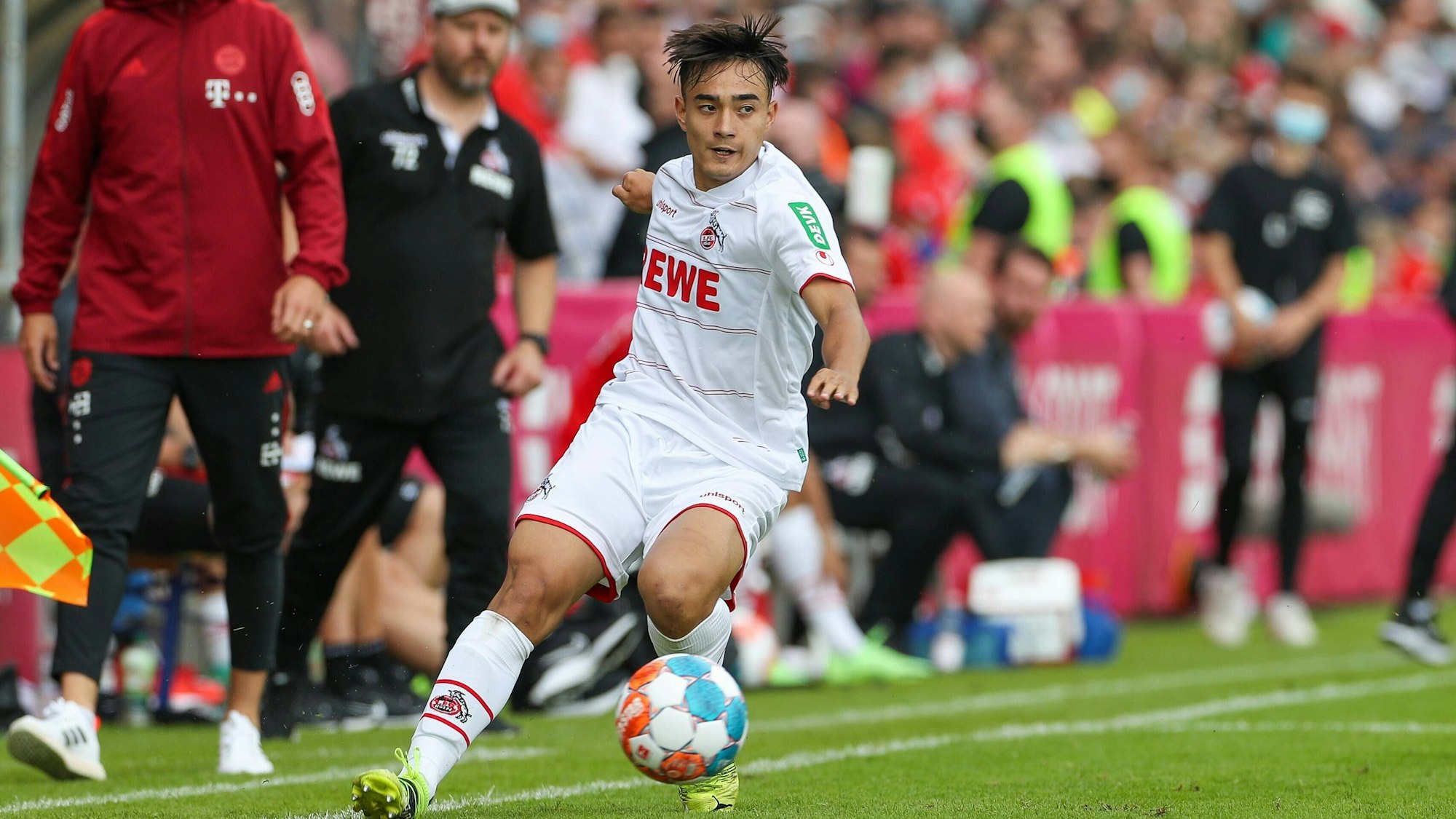 Jens Castrop 2021 bei einem FC-Testspiel mit dem 1. FC Köln gegen den FC Bayern – beobachtet von Steffen Baumgart und Julian Nagelsmann