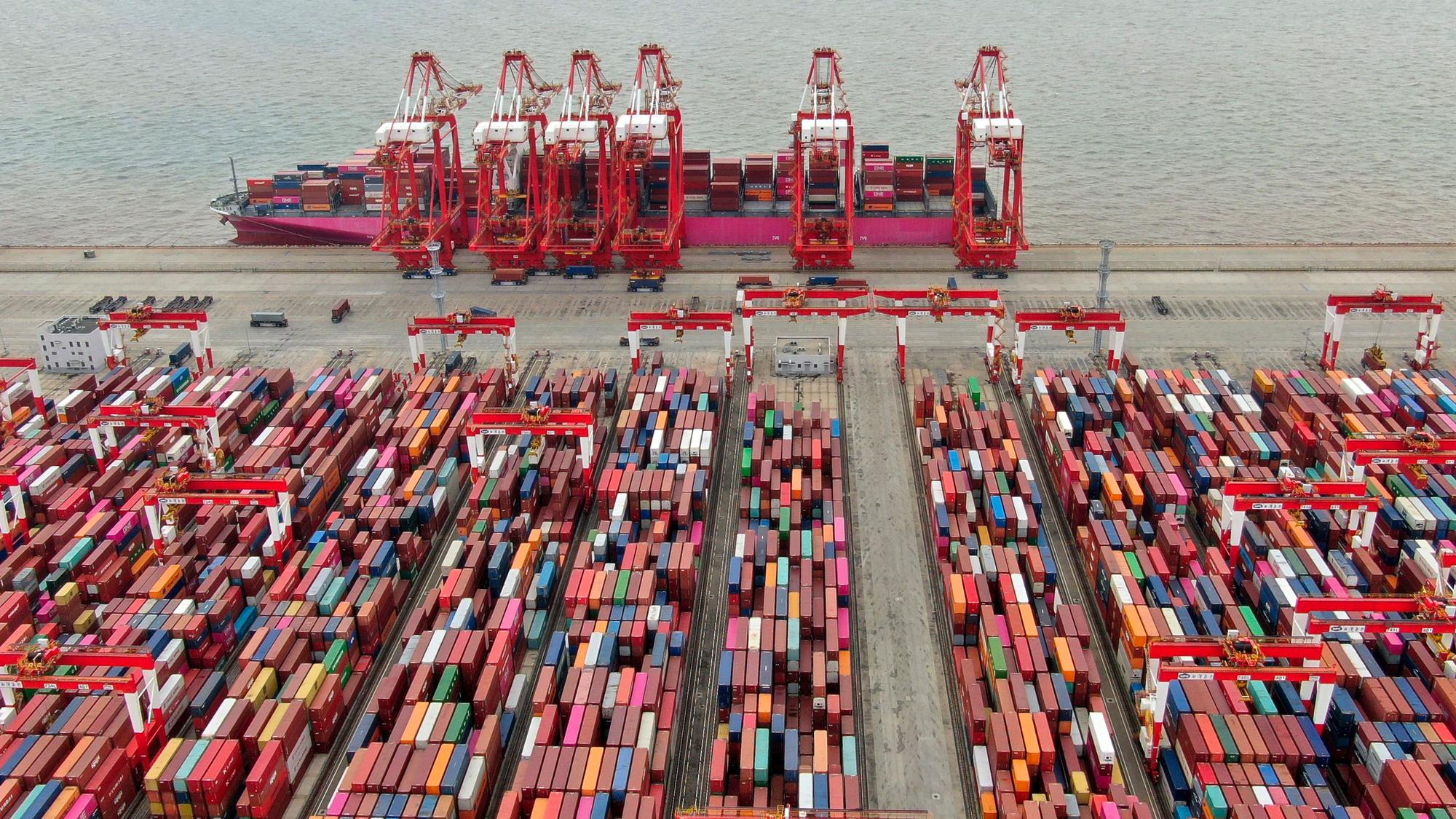 Der Yangshan-Containerhafen in Shanghai. (Archiv)
