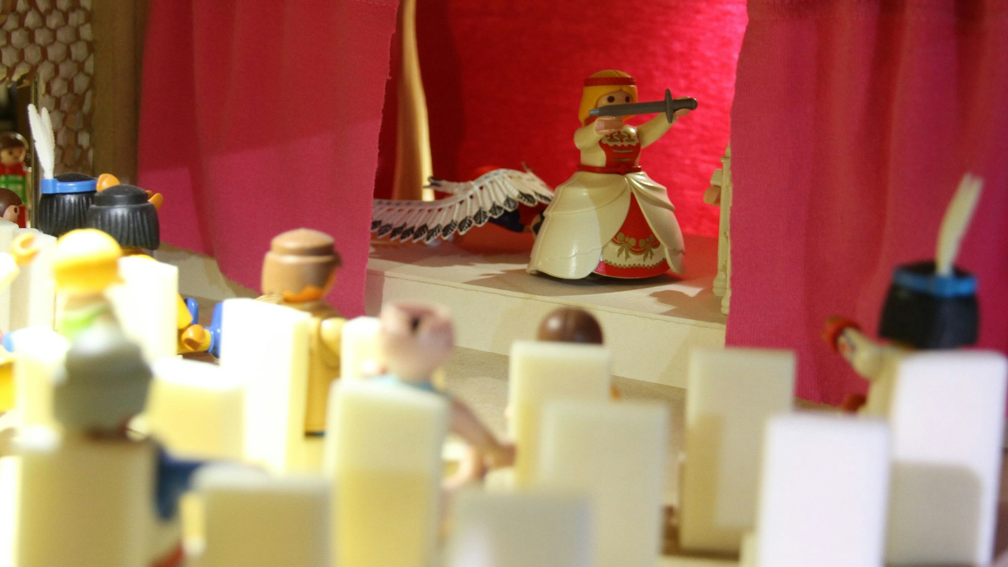 Theater-Vorstellung mit Playmobil-Figuren.