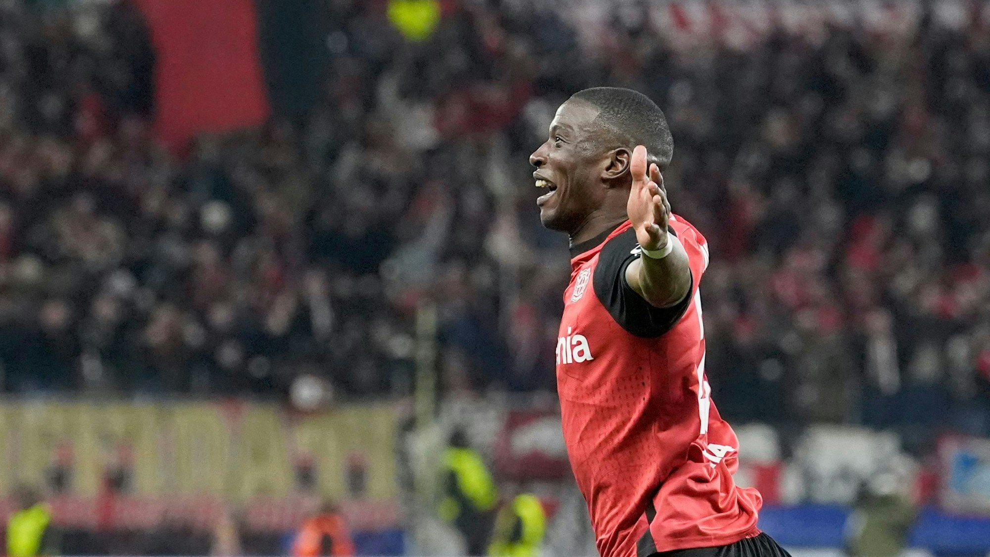 Leverkusen's Nordi Mukiele celebrates after scoring the opening goal during the Champions League opening phase soccer match between Bayer Leverkusen and Inter Milan at the BayArena in Leverkusen, Germany, Tuesday Dec. 10, 2024. (AP Photo/Martin Meissner)