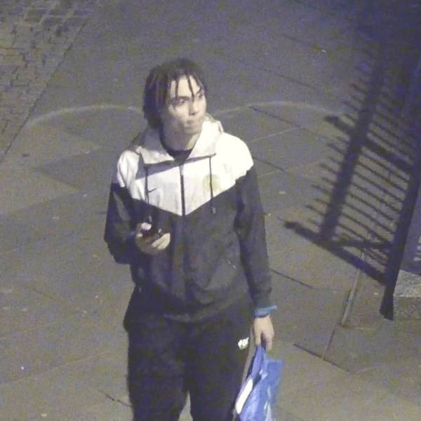 Dieser Mann soll am 16. September einen Sprengsatz vor dem Nachtclub Vanity in Köln abgelegt haben - die Polizei sucht noch immer nach ihm.