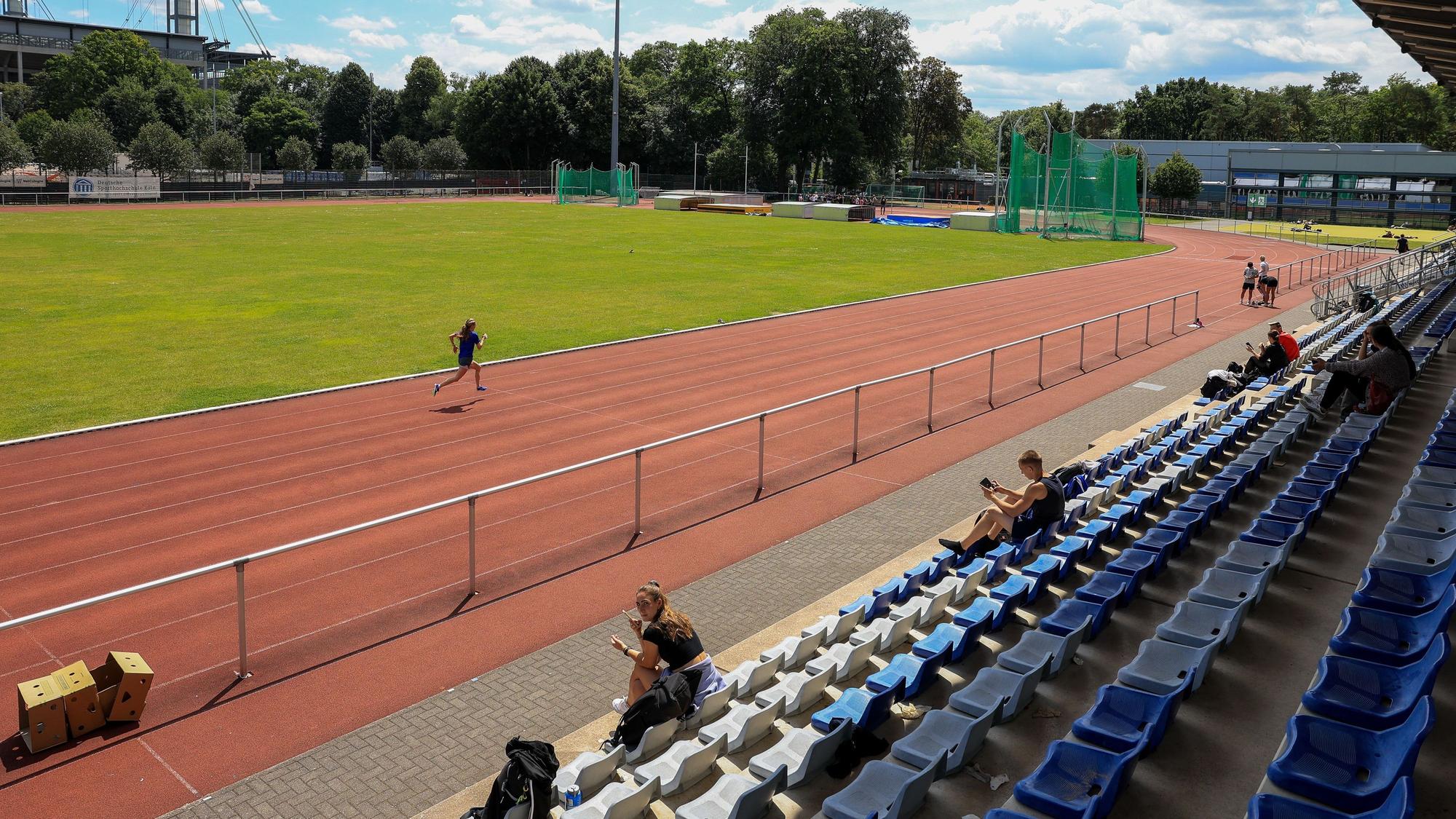 Leichtathletikanlage der Sporthochschule Köln mit Laufbahn. (Archivbild)