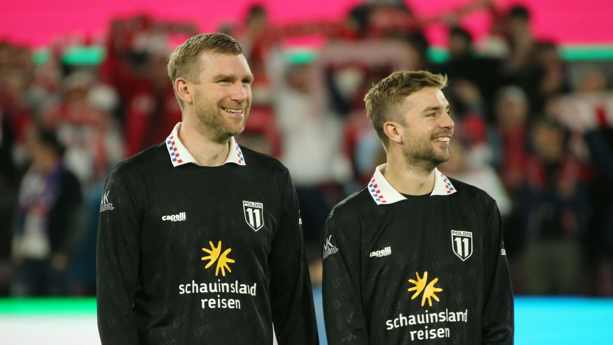 Früher lieferte sich Christoph Kramer, hier neben Per Mertesacker, mit Borussia Mönchengladbach im Rheinenergie-Stadion hitzige Duelle mit dem rheinischen Rivalen 1. FC Köln. Im Oktober stand er im Rahmen von Lukas Podolskis Abschiedsspiel zuletzt auf dem Rasen in Müngersdorf.