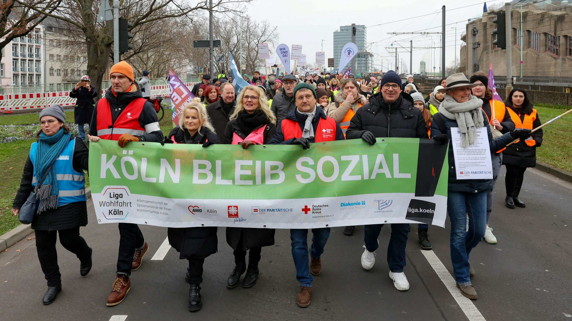 Teilnehmende bei einer Großdemonstration