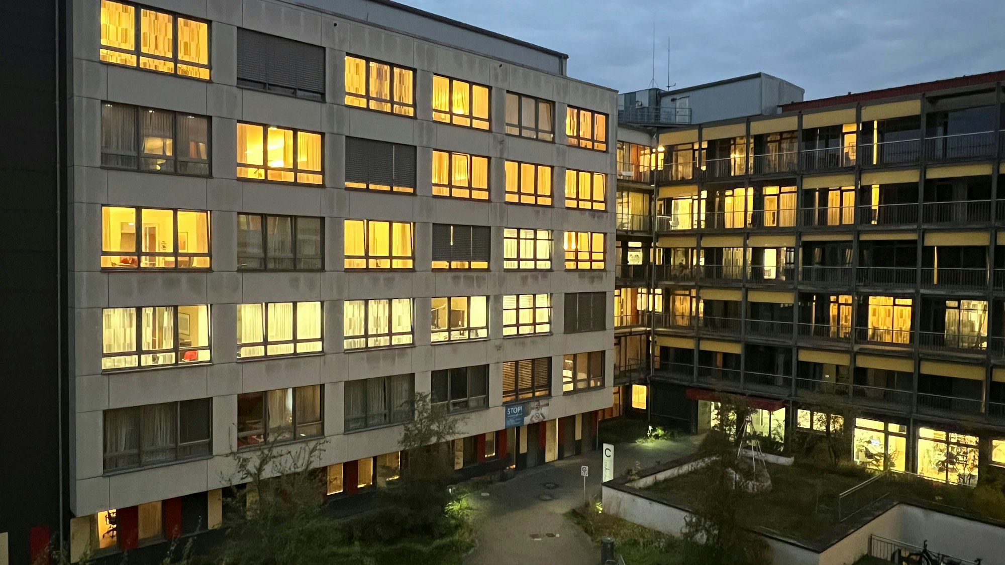 Klinikum Leverkusen, Krankenzimmer am Abend