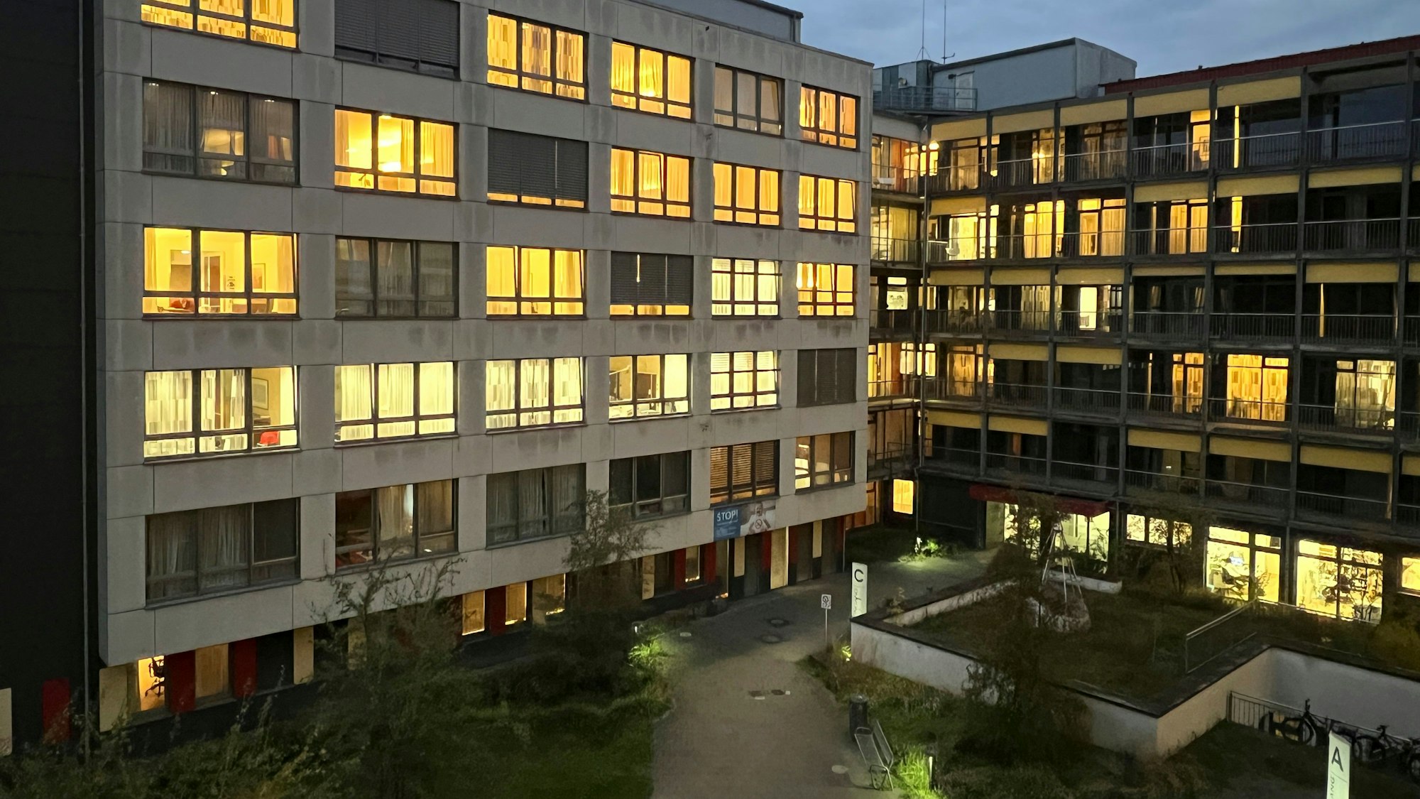 Klinikum Leverkusen Krankenzimmer am Abend, verschiedene Stationen . Foto: Ralf Krieger