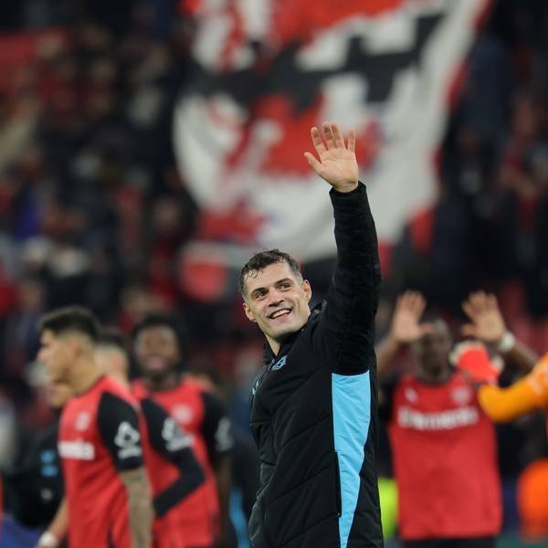 10.12.2024, Nordrhein-Westfalen, Leverkusen: Fußball: Champions League, Bayer Leverkusen - Inter Mailand, Vorrunde, 6. Spieltag, BayArena. Leverkusens Granit Xhaka winkt nach dem Spiel den Fans. Foto: Rolf Vennenbernd/dpa +++ dpa-Bildfunk +++