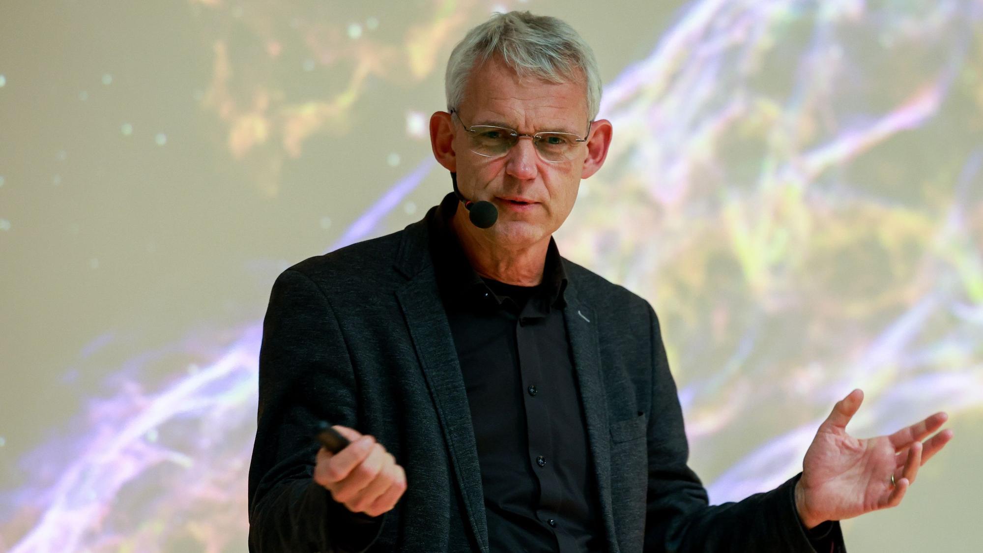 Professor Heino Falcke als Gast der Talkreihe „frank&frei“ des „Kölner Stadt-Anzeiger“ in der Kölner Karl-Rahner-Akademie