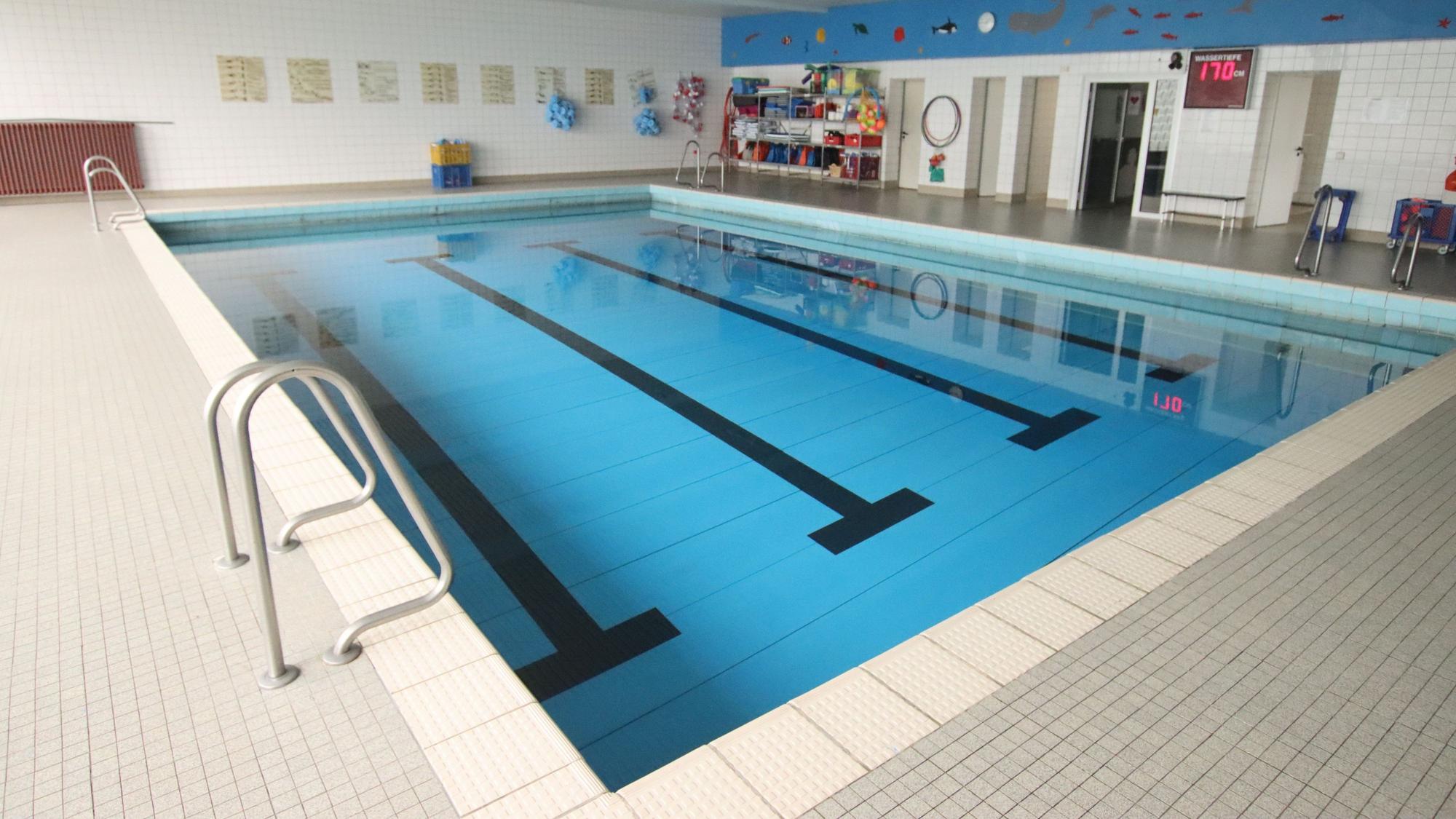 Blick ins Schwimmbecken in Wildbergerhütte.