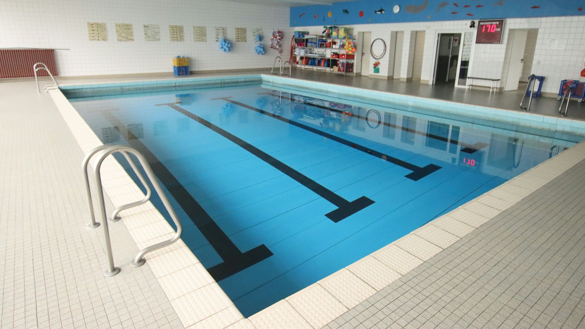 Blick ins Schwimmbecken in Wildbergerhütte.