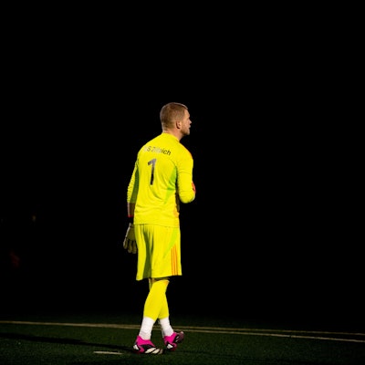 Zülpichs Torhüter Robin Metternich steht im Dunkeln: Beim Pokalspiel gegen Viktoria Köln war das Licht ausgefallen.