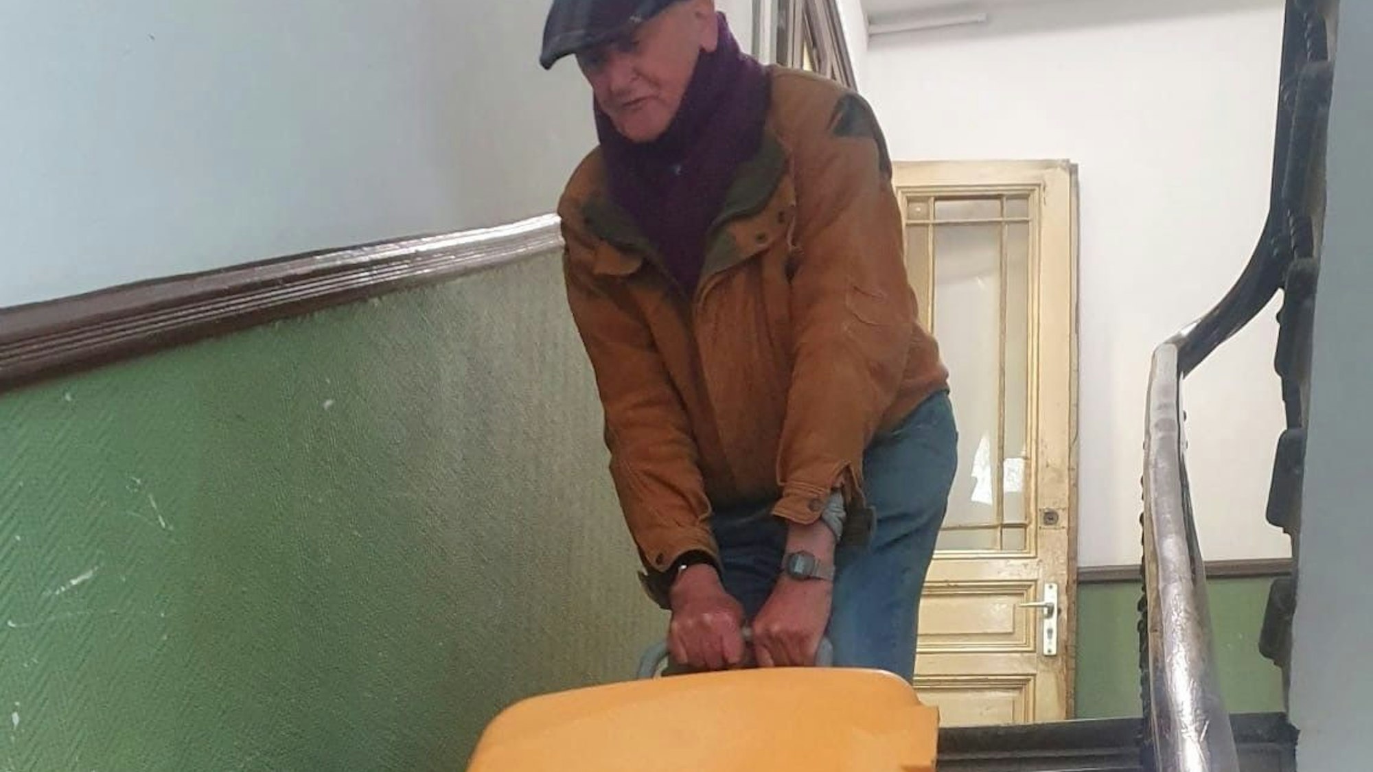 Nach mehr als 50 Jahren muss Klaus J. seine Kölner Wohnung verlassen.