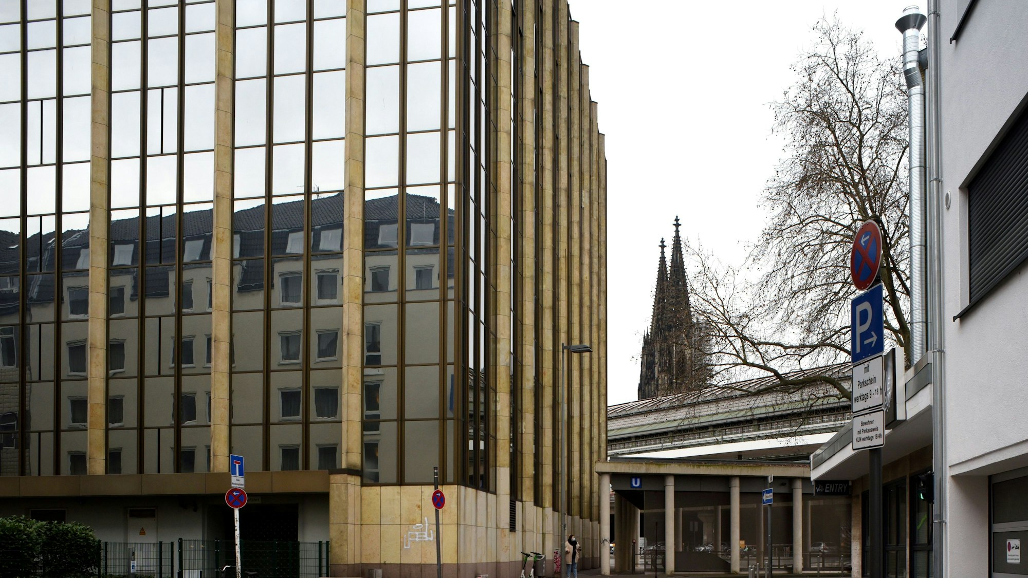 Der Sitz der Raiffeisen Waren-Zentrale Rhein-Main am Breslauer Platz in Köln