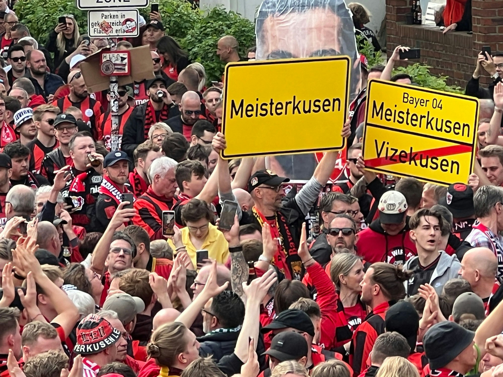„Meisterkusen“ statt Leverkusen.