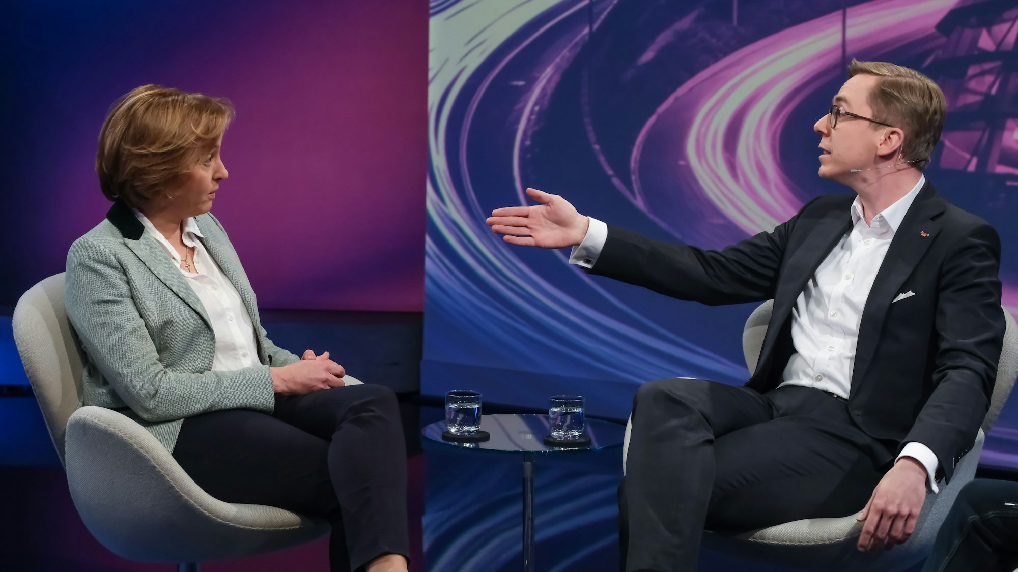 Maischberger am 10.12.2024: Philipp Amthor (r.) und Beatrix von Storch