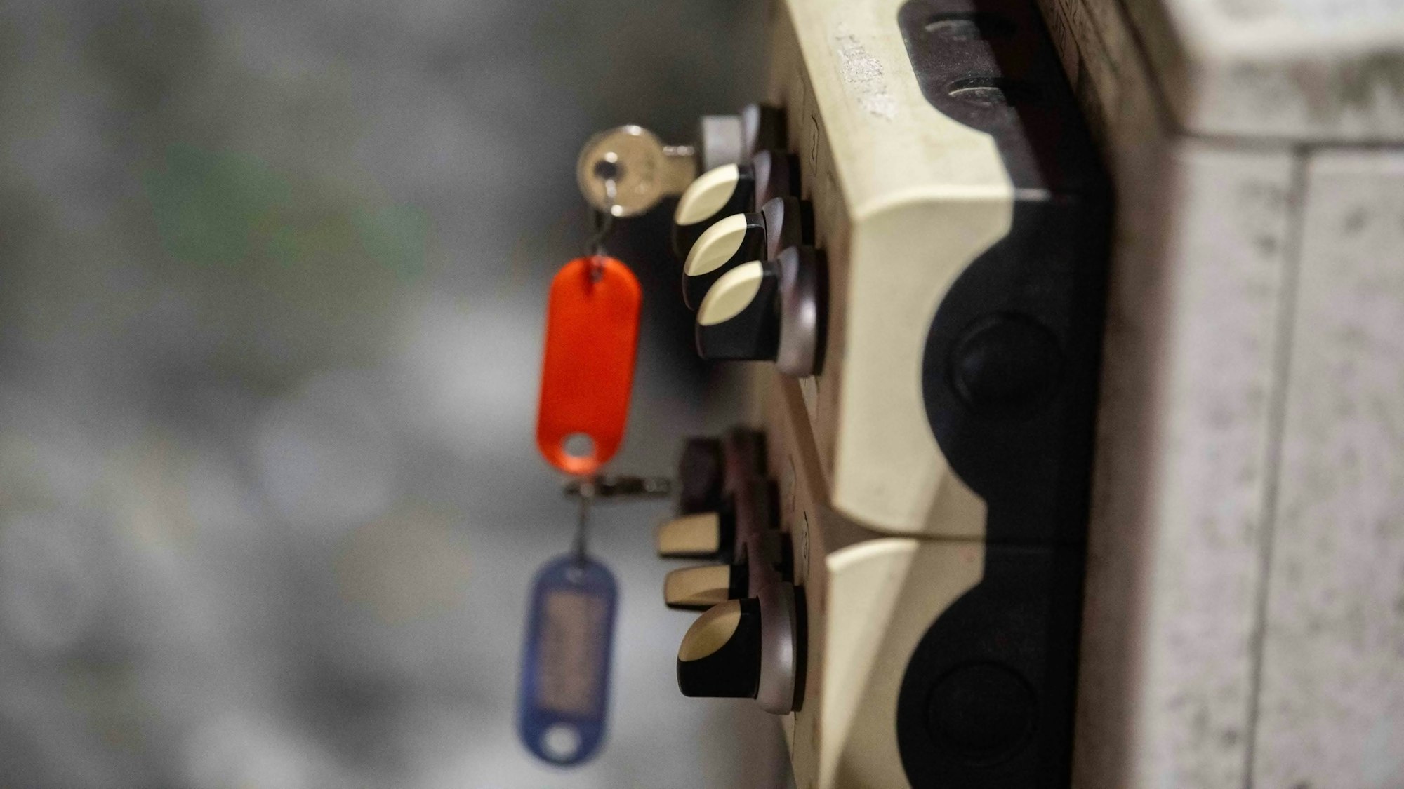 Der Schlüssel steckt in der Flutlichtanlage.