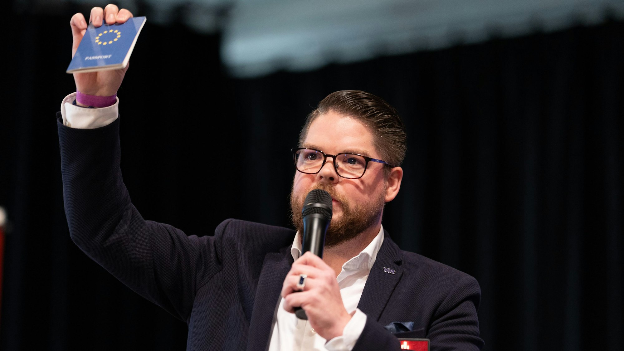 Friedrich Jeschke tritt bei der Bundestagswahl 2025 für Volt im Wahlkreis Köln IV / Leverkusen an.