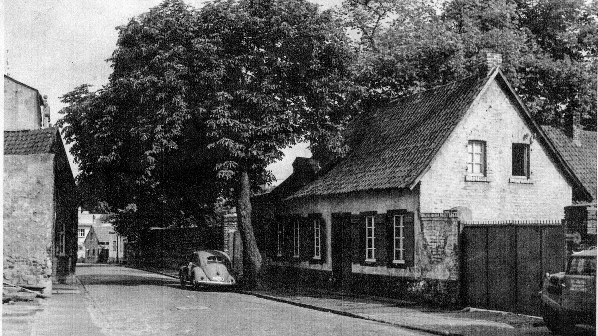 Ein schwarz-weiß-Bild des „Nacken’s Hof“ im Jahr 1980.